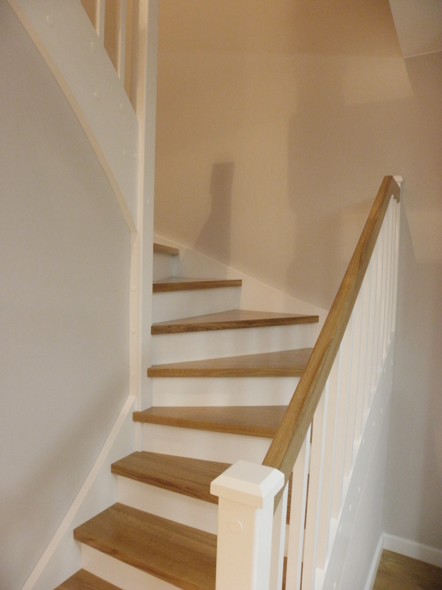 białe nowoczesne schody zabiegowe montaż opole