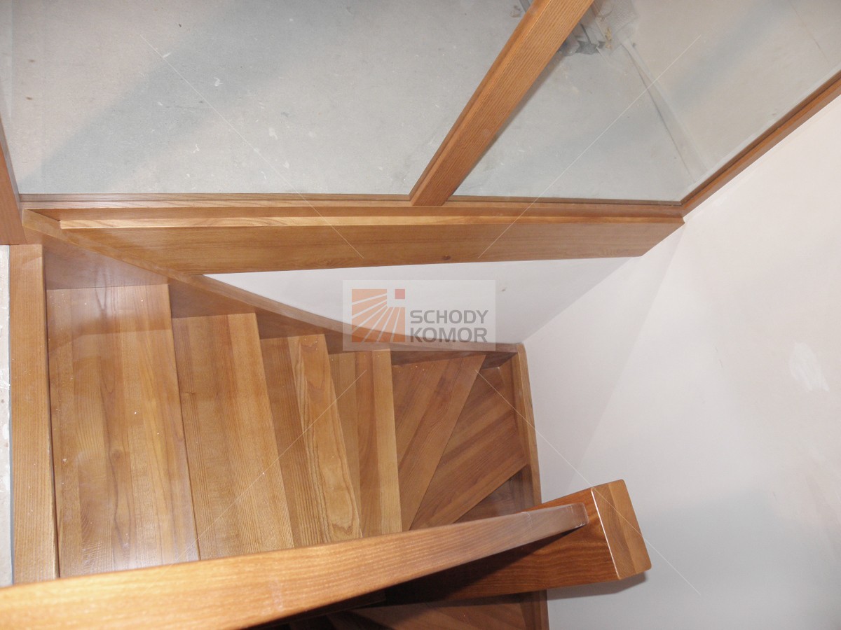 montaż schodów opole szyby w drewnianych ramach