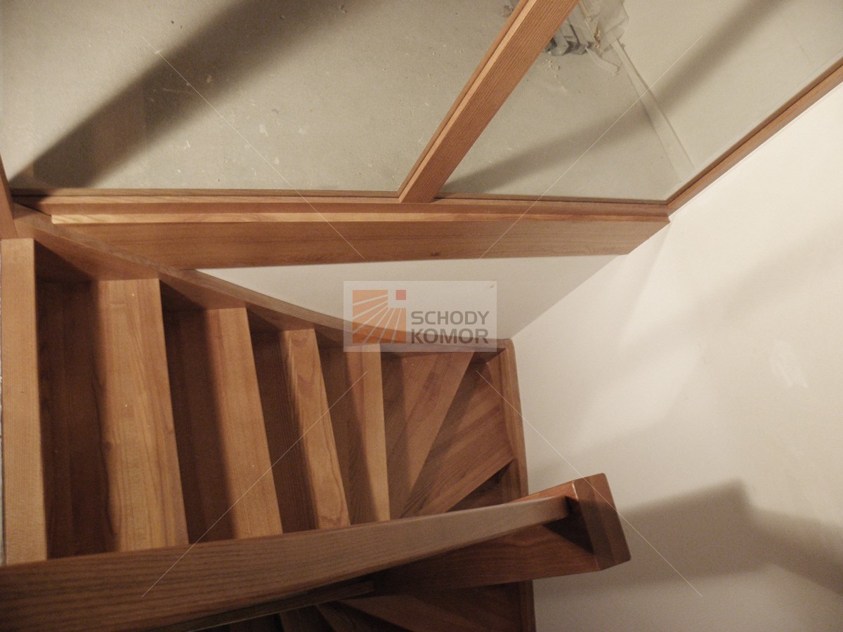 opole nowoczesne schody drewniane ze szklaną balustradą