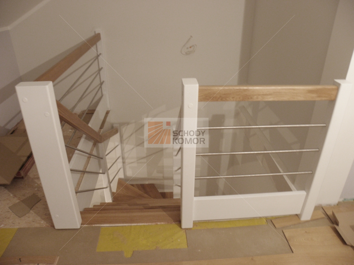 schody drewniane dębowe lakierowane na biało